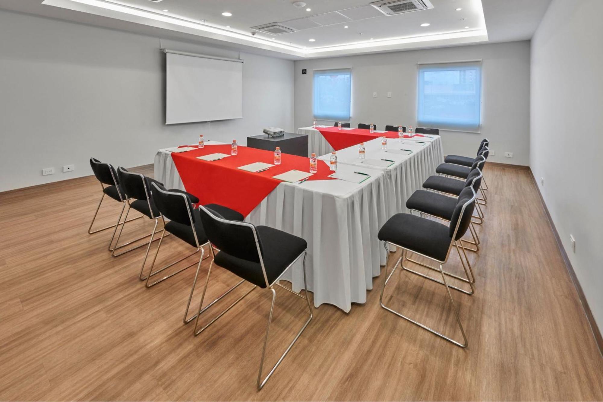 City Express Junior By Marriott Leon Centro De Convenciones Esterno foto